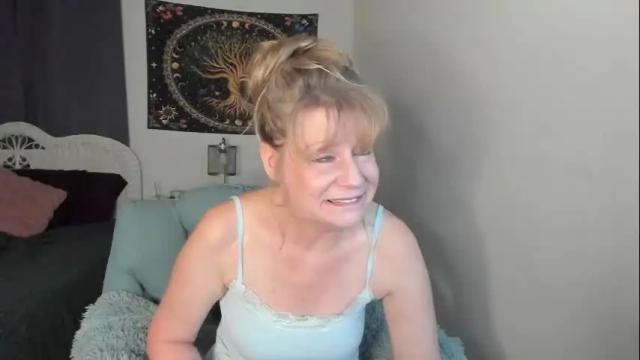 Image 7 of emberpheonixxx Stream on Chaturbate on 19 days ago