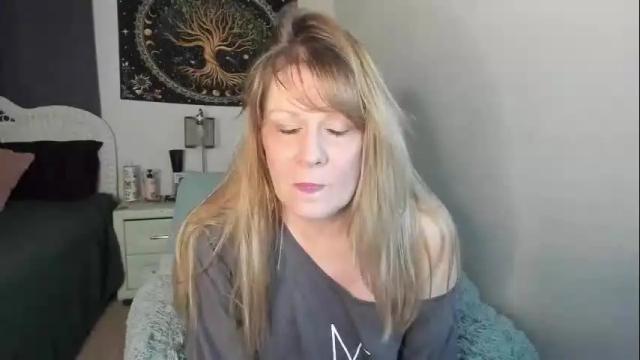 Image 2 of emberpheonixxx Stream on Chaturbate on 13 days ago