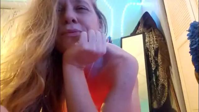 Image 3 of embershines Stream on Chaturbate on 1 month ago