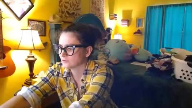 Image 11 of emberskies Stream on Chaturbate on 16 months ago