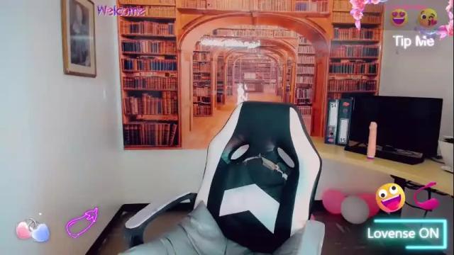 Image 2 of emeli_roushot Stream on Chaturbate on 1 month ago
