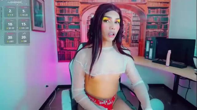 Image 11 of emeli_roushot Stream on Chaturbate on 1 month ago