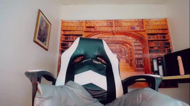 Image 12 of emeli_roushot Stream on Chaturbate on 1 month ago