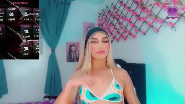 Image 3 of emeli_roushot Stream on Chaturbate on 24 days ago