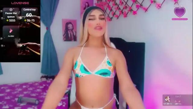 Image 7 of emeli_roushot Stream on Chaturbate on 24 days ago