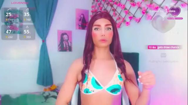 Image 10 of emeli_roushot Stream on Chaturbate on 13 days ago