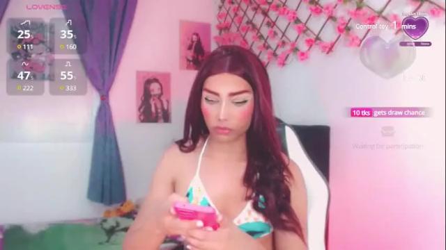 Image 12 of emeli_roushot Stream on Chaturbate on 13 days ago