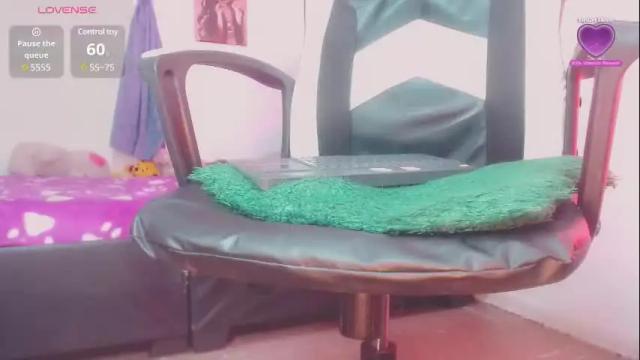 Image 10 of emeli_roushot Stream on Chaturbate on 11 days ago