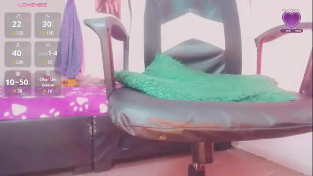 Image 6 of emeli_roushot Stream on Chaturbate on 11 days ago