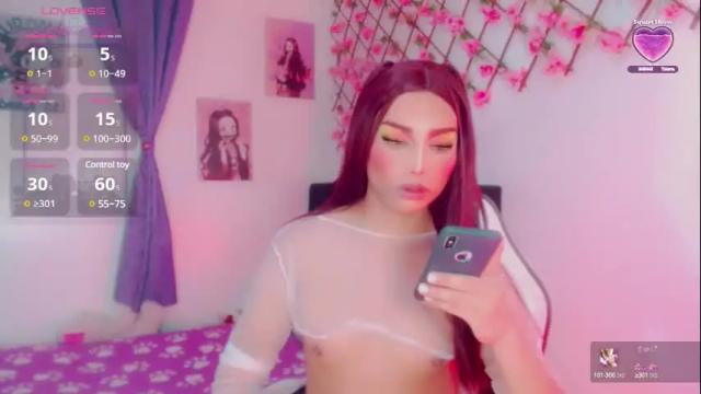 Image 12 of emeli_roushot Stream on Chaturbate on 6 days ago