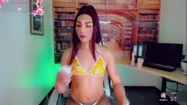 Image 2 of emeli_roushot Stream on Chaturbate on 2 days ago