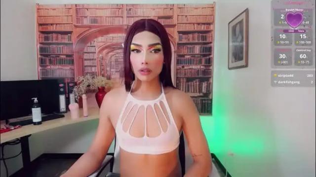 Image 4 of emeli_roushot Stream on Chaturbate on 2 months ago
