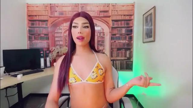 Image 6 of emeli_roushot Stream on Chaturbate on 2 months ago