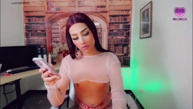 Image 12 of emeli_roushot Stream on Chaturbate on 1 month ago