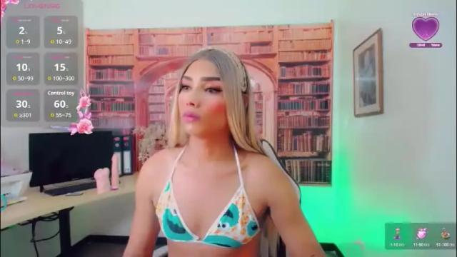 Image 12 of emeli_roushot Stream on Chaturbate on 1 month ago