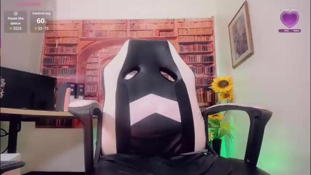 Image 11 of emeli_roushot Stream on Chaturbate on 1 month ago