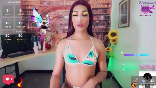 Image 2 of emeli_roushot Stream on Chaturbate on 1 month ago