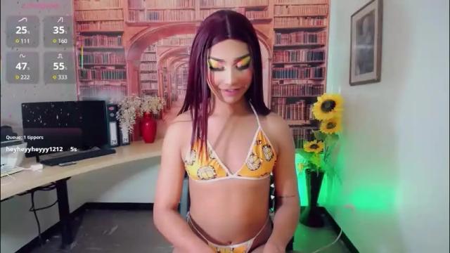Image 2 of emeli_roushot Stream on Chaturbate on 1 month ago