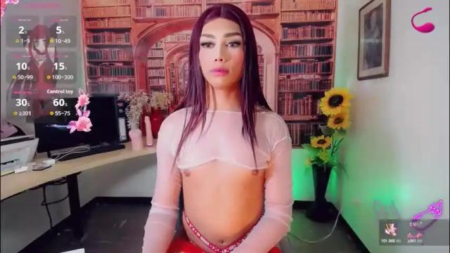 Image 7 of emeli_roushot Stream on Chaturbate on 1 month ago