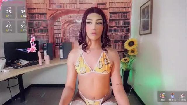 Image 4 of emeli_roushot Stream on Chaturbate on 28 days ago