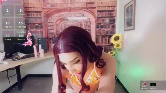 Image 7 of emeli_roushot Stream on Chaturbate on 28 days ago