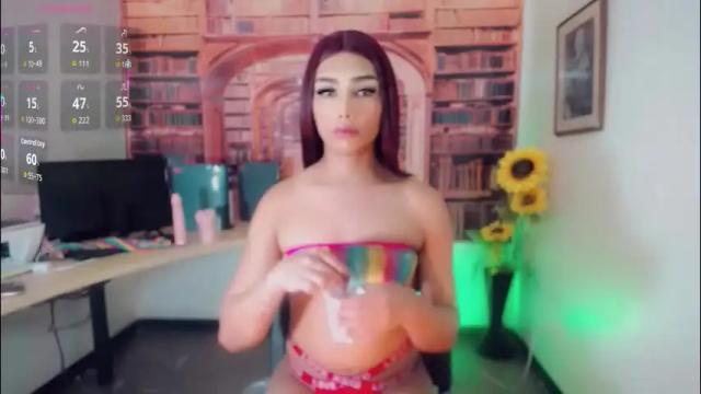 Image 2 of emeli_roushot Stream on Chaturbate on 23 days ago