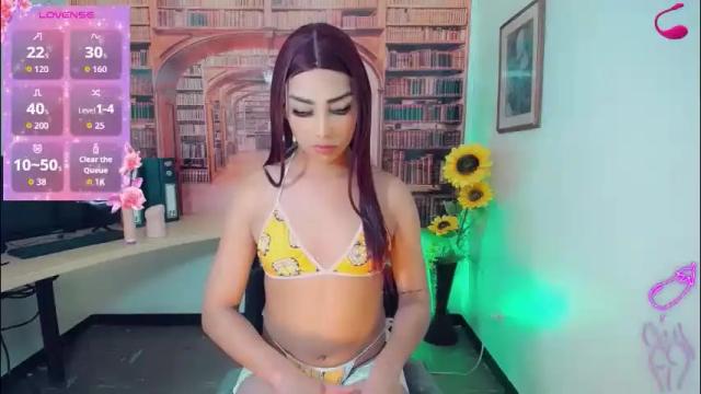 Image 3 of emeli_roushot Stream on Chaturbate on 3 days ago