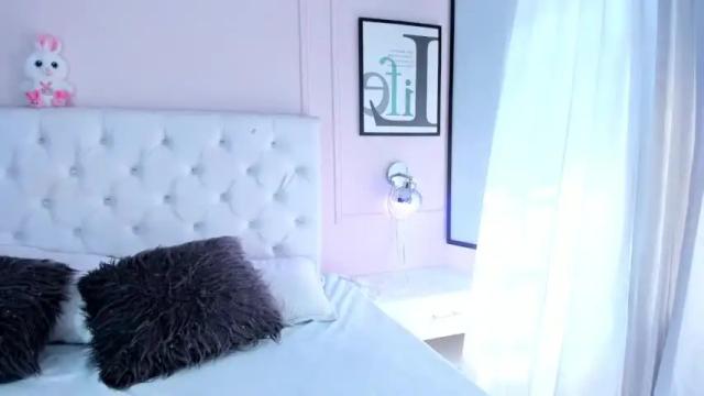 Image 11 of emelie_ch_ Stream on Chaturbate on 16 months ago