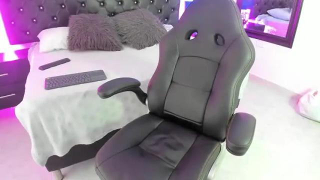 Image 4 of emelie_ch_ Stream on Chaturbate on 16 months ago