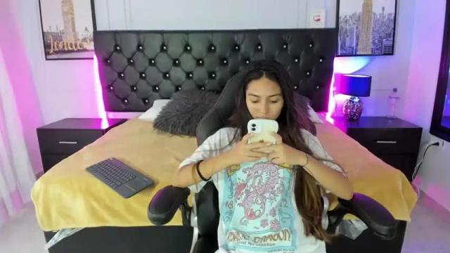 Image 2 of emelie_ch_ Stream on Chaturbate on 16 months ago