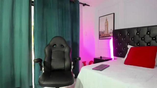 Image 2 of emelie_ch_ Stream on Chaturbate on 16 months ago
