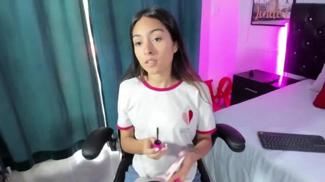 Image 6 of emelie_ch_ Stream on Chaturbate on 16 months ago