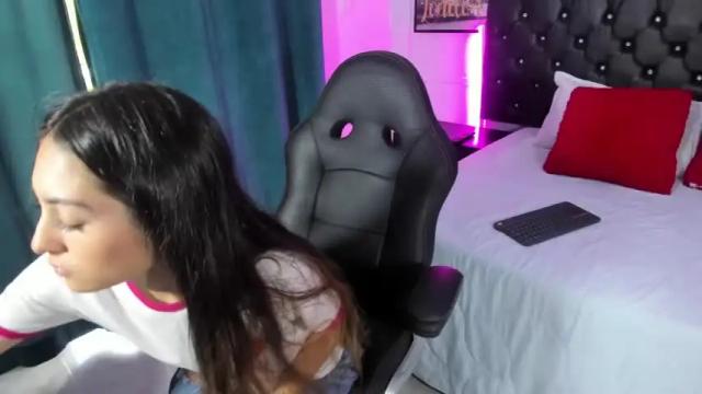 Image 8 of emelie_ch_ Stream on Chaturbate on 16 months ago