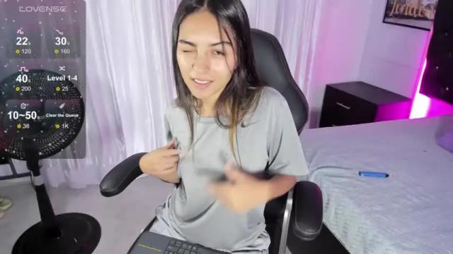 Image 3 of emelie_ch_ Stream on Chaturbate on 15 months ago