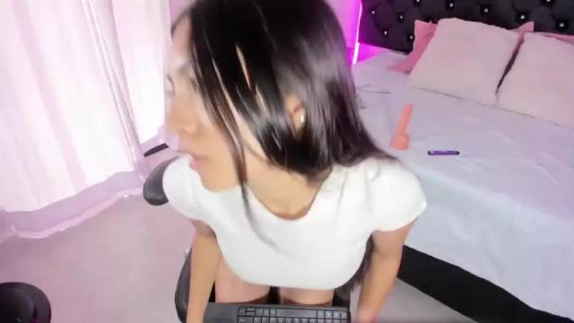 Image 6 of emelie_ch_ Stream on Chaturbate on 14 months ago