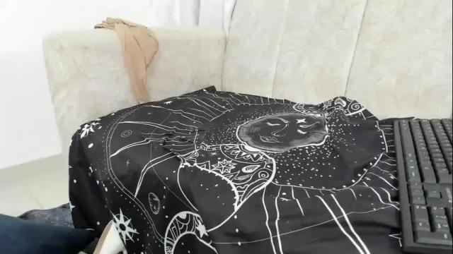 Image 11 of emely_garcia Stream on Chaturbate on 1 month ago