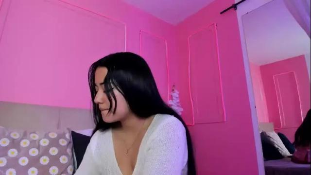 Image 2 of emelyy_carter Stream on Chaturbate on 1 month ago