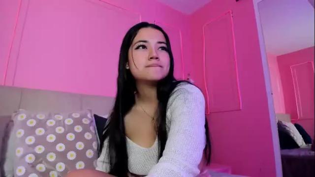 Image 8 of emelyy_carter Stream on Chaturbate on 1 month ago