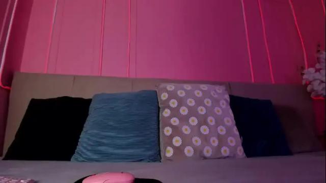 Image 4 of emelyy_carter Stream on Chaturbate on 17 days ago