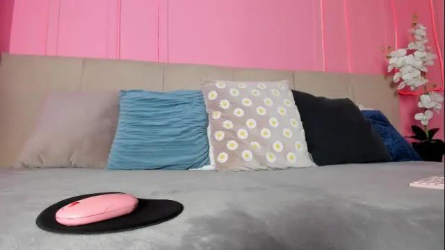 Image 3 of emelyy_carter Stream on Chaturbate on 15 days ago