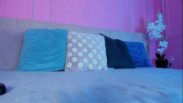 Image 2 of emelyy_carter Stream on Chaturbate on 1 month ago