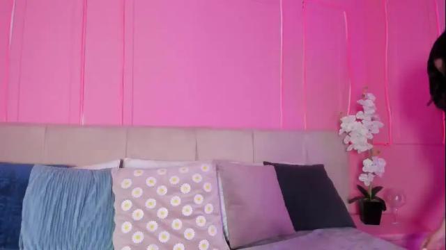 Image 3 of emelyy_carter Stream on Chaturbate on 1 month ago
