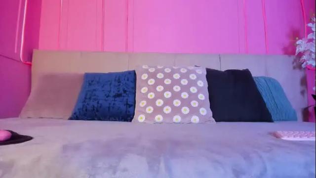 Image 3 of emelyy_carter Stream on Chaturbate on 1 month ago