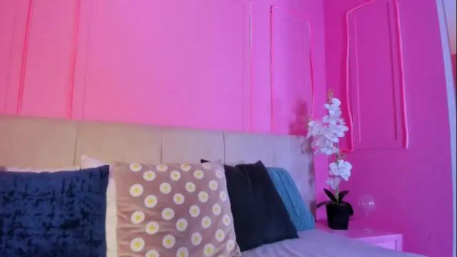 Image 6 of emelyy_carter Stream on Chaturbate on 1 month ago