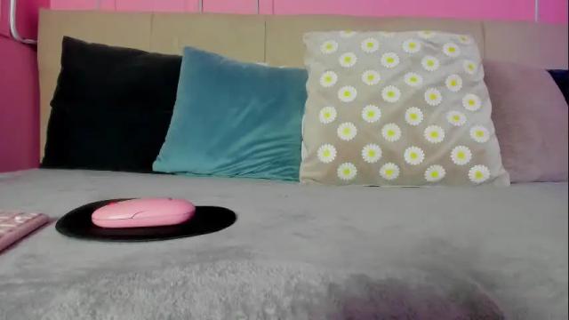 Image 3 of emelyy_carter Stream on Chaturbate on 1 month ago