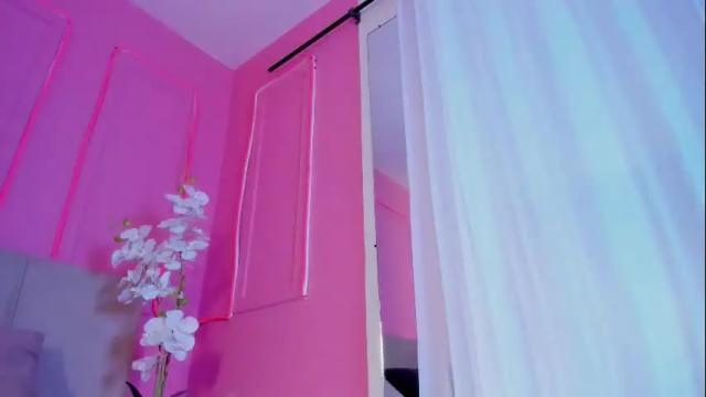 Image 12 of emelyy_carter Stream on Chaturbate on 27 days ago