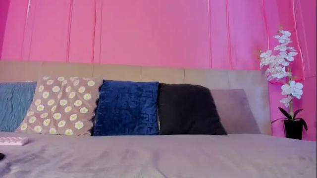 Image 3 of emelyy_carter Stream on Chaturbate on 27 days ago