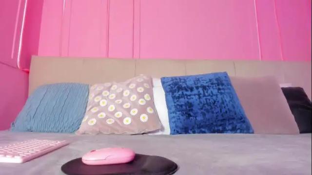 Image 3 of emelyy_carter Stream on Chaturbate on 22 days ago