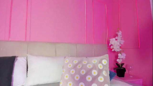 Image 12 of emelyy_carter Stream on Chaturbate on 14 days ago