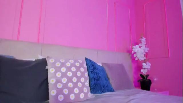 Image 10 of emelyy_carter Stream on Chaturbate on 9 days ago